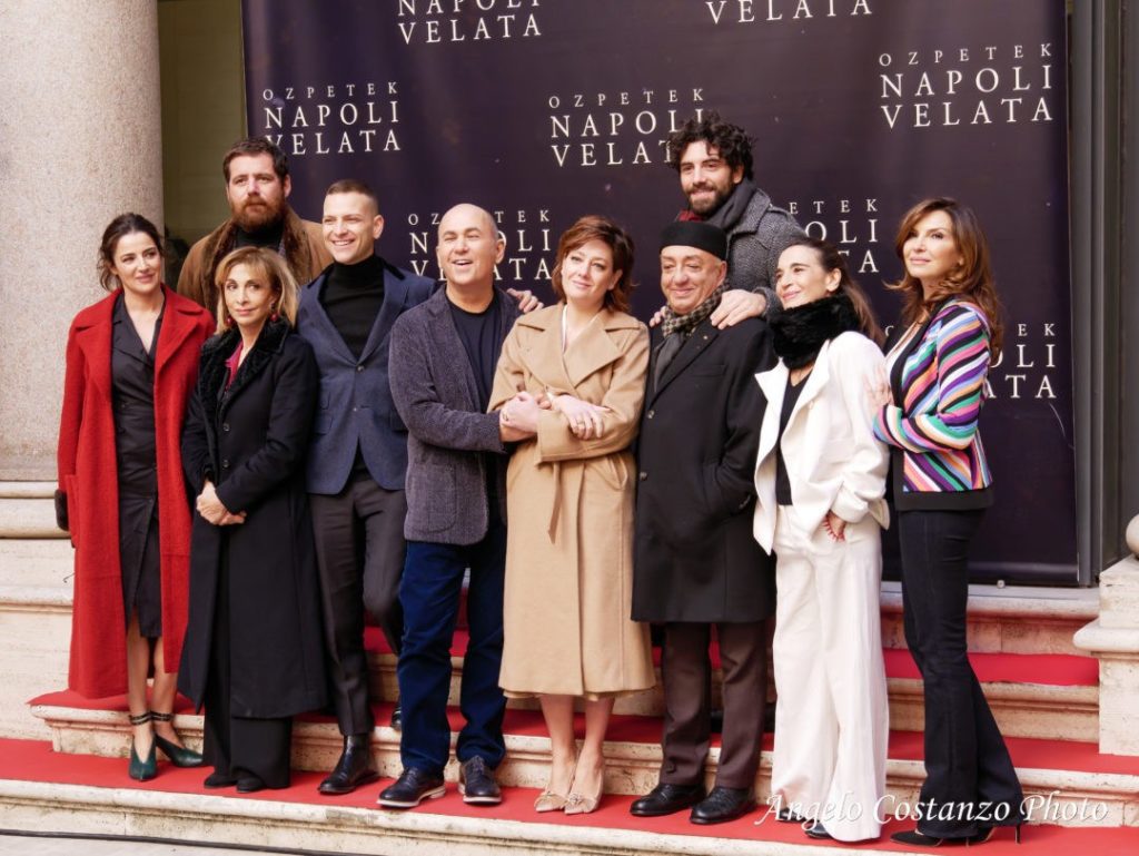 cast-napoli-velata-1024x769 Napoli (s)Velata, la recensione di una Napoli tra tensione e passione