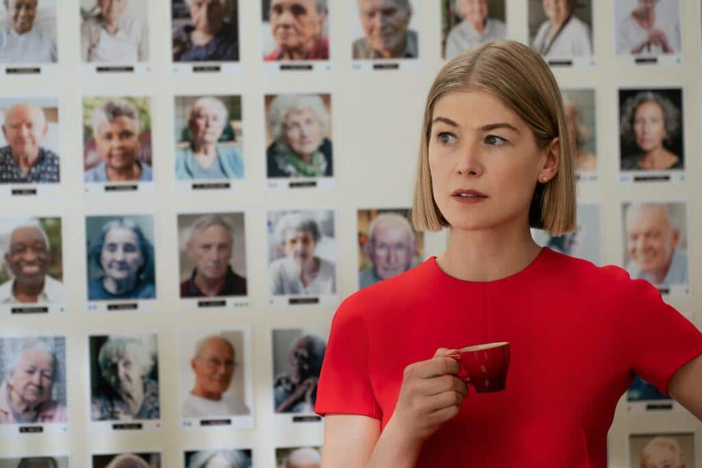 Recensione I Care a Lot