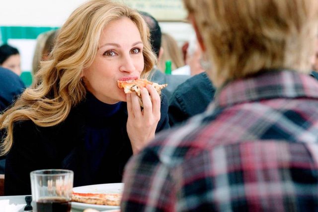 julia-roberts-a-napoli-mangia-prega-ama Recensione Mangia Prega Ama: il film con Julia Roberts